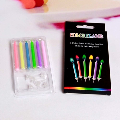 Creatieve regenboogvlam kaars voor feest decoratie en verjaardag viering