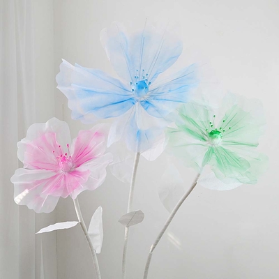 Echte zijde scherm roze schuim papier bloem voor bruiloft decoratie op het podium achtergrond