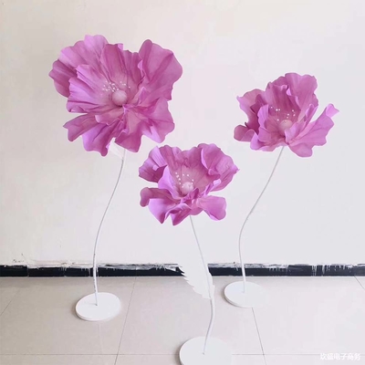 Op maat gemaakte rode reuzenbloemenset van PE-schuim voor trouwfeest decoratief display